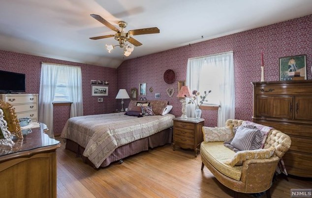 528 Market St, Elmwood Park NJ  07407-3106 exterior