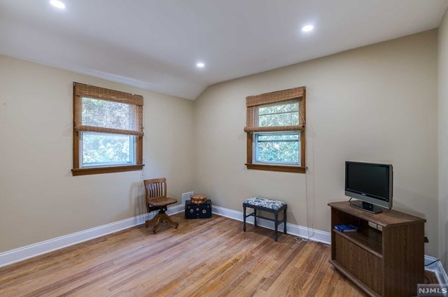 528 Market St, Elmwood Park NJ  07407-3106 exterior