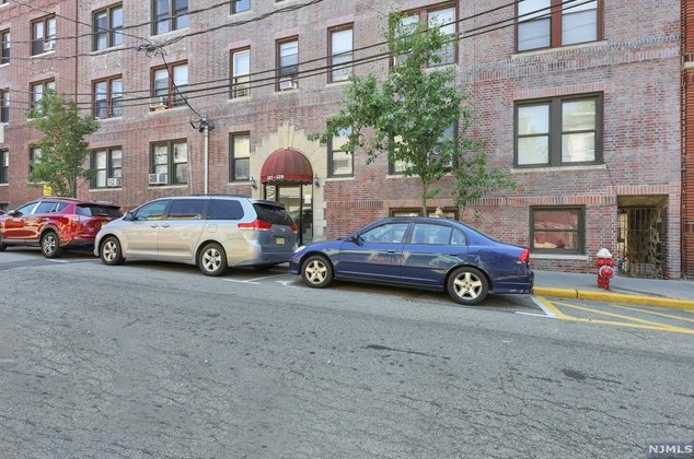 527 34th St Apt B3, Union City, NJ 07087