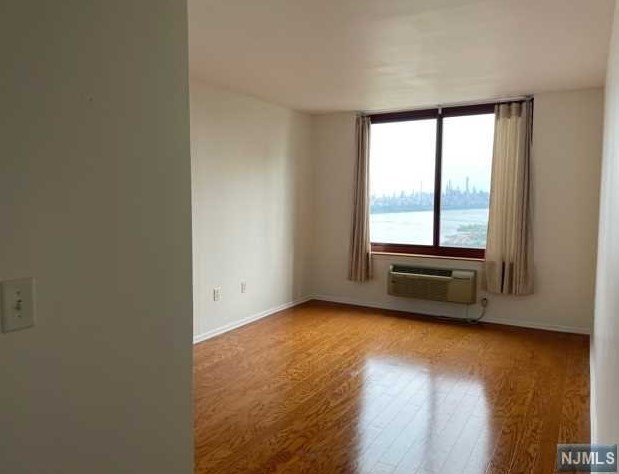 100 Old Palisade Rd, West Fort Lee NJ  07024-7064 exterior