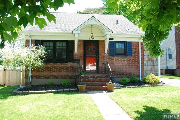 870 Wyoming Ave, Maywood, NJ 07607-1713