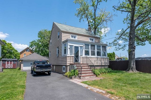 30 Poplar Ave, Little Ferry, NJ 07643