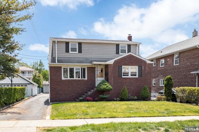 244 Copeland Ave #2, Lyndhurst, NJ 07071