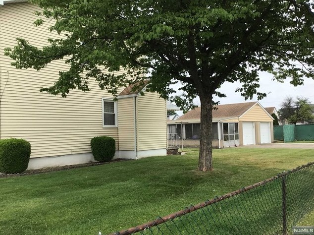 4 Garwood Ct N, Outwater, NJ 07026