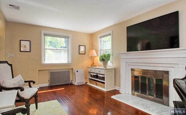 13 Hillcrest Rd, Tenafly, NJ 07670