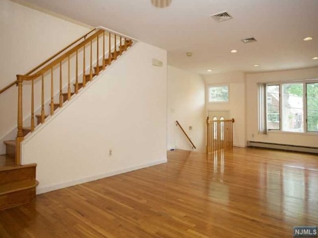 360 Lincoln Ave, West Fort Lee NJ  07024-5047 exterior