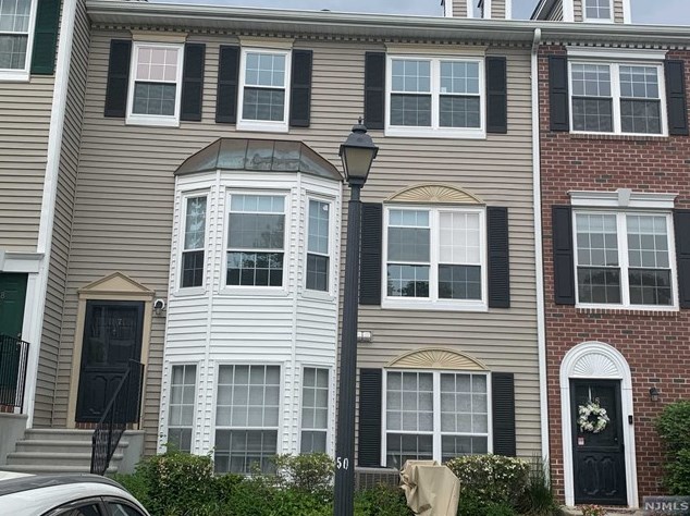 1117 Sage Ct, Mahwah, NJ 07430