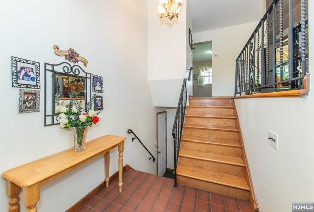 280 W Passaic St, Rochelle Park, NJ 07662