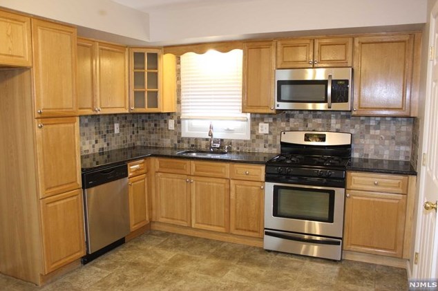 337 Outwater Ln #2, Saddle Brook, NJ 07663