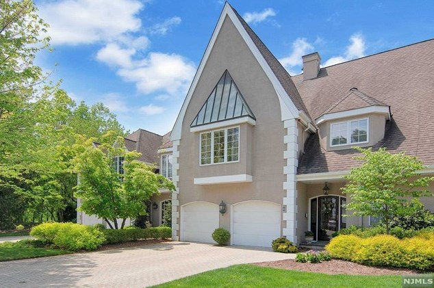 6 Normandy Ct, Ho Ho Kus, NJ 07423