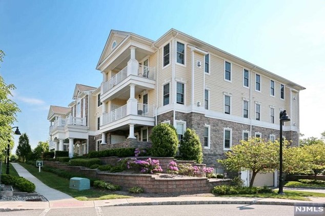 608 Four Seasons Ln #608, Montvale, NJ 07645