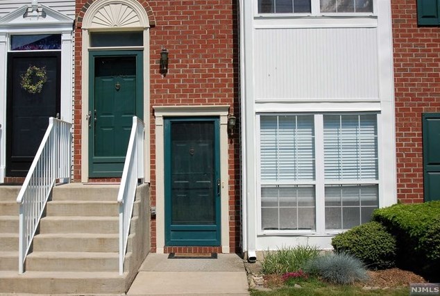 1062 Chedworth Cir, Mahwah, NJ 07430