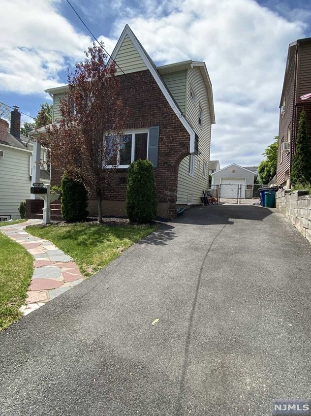 260 Marlboro Rd, Wood-Ridge, NJ 07075