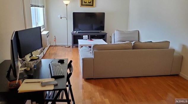 333 Grand Ave #3r, Palisades Park, NJ 07650