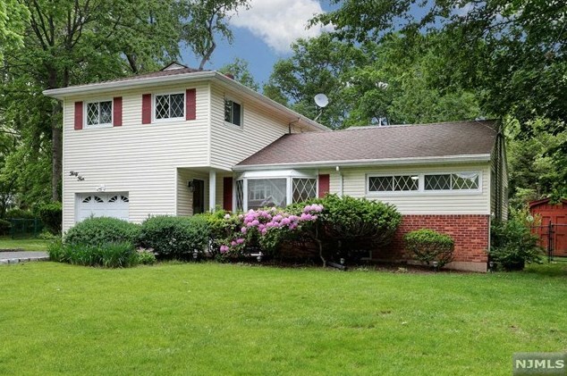 34 Chadwick Pl, Ridgewood, NJ 07452