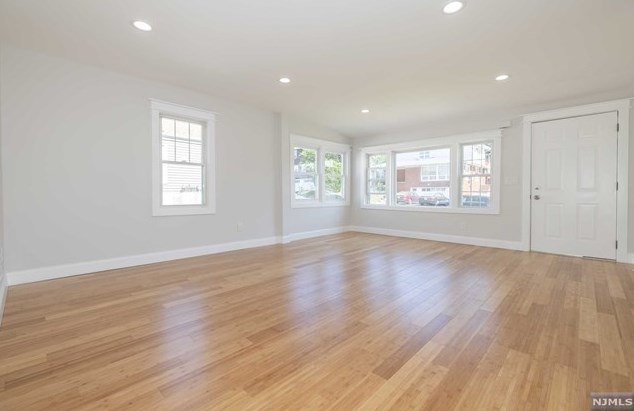 65 Grove St, Elmwood Park, NJ 07407