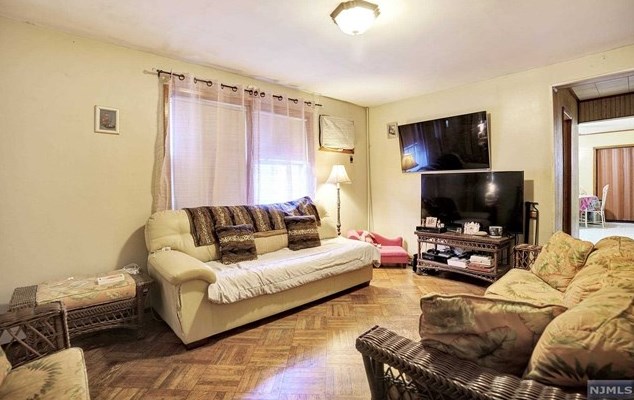 300 Avenue C, Bayonne, NJ 07002