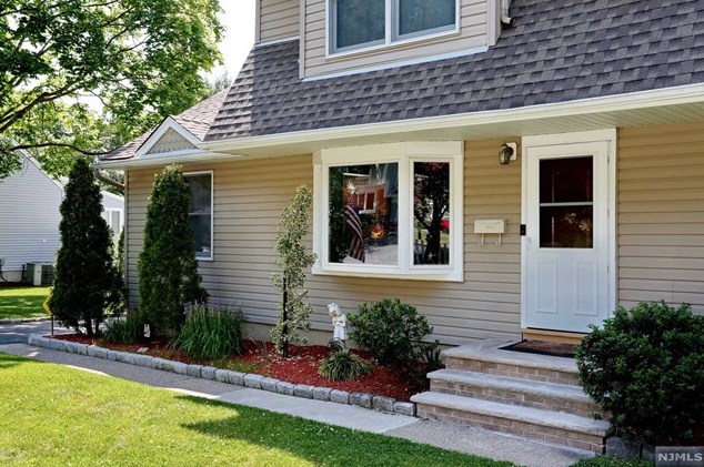 32 Addicks Rd, Westwood, NJ 07675-3524