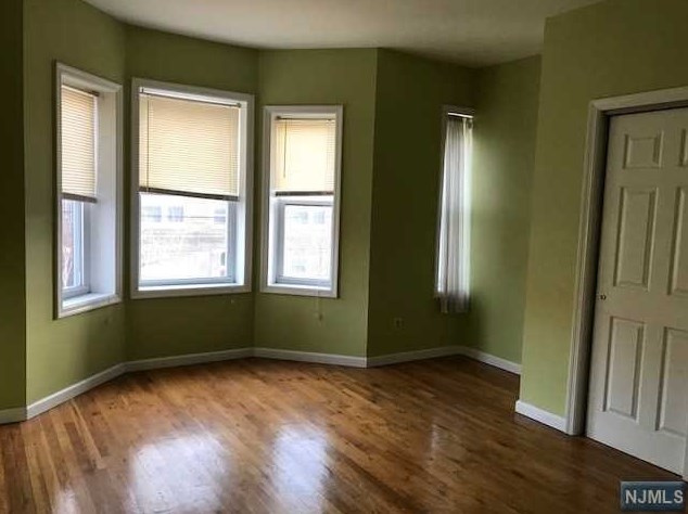 78 Pine St #2r, Montclair, NJ 07042