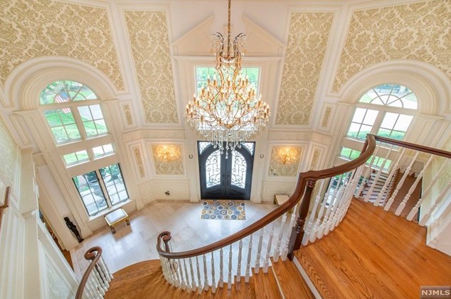 550 Summit St, Englewood NJ  07632-3013 exterior