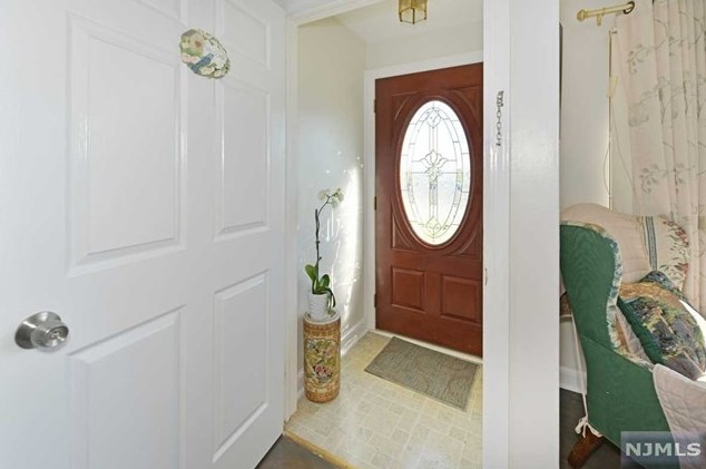 151 Becker Ave, Rochelle Park, NJ 07662