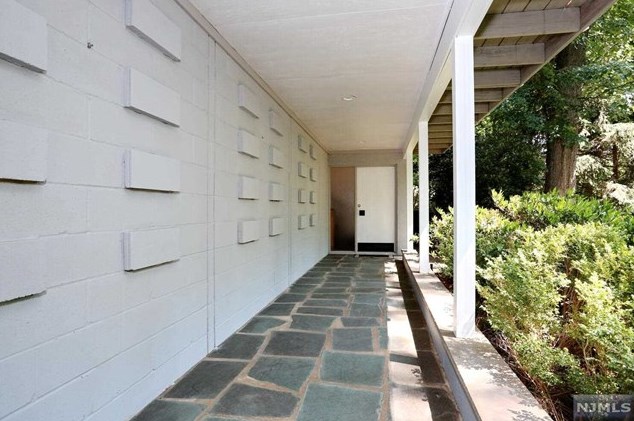 41 Pascack Rd, Westwood, NJ 07677
