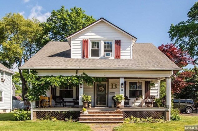 8 First St, Mahwah, NJ 07430