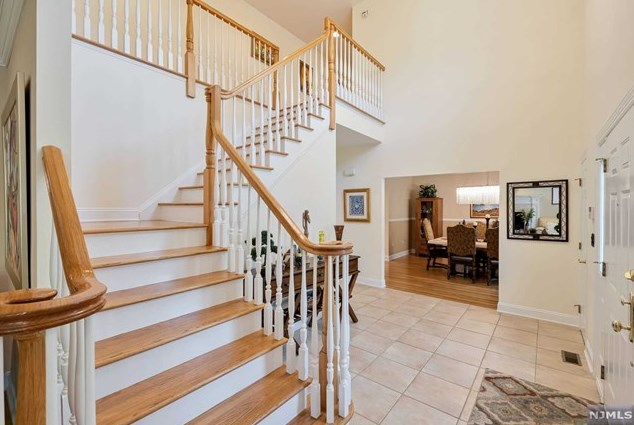 17 Henmar Dr, Closter, NJ 07624