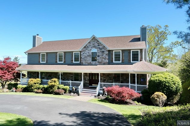 72 Chopin Dr, Wayne, NJ 07470-6202
