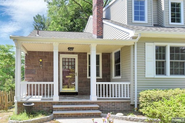 25 Northwood Ave, Demarest, NJ 07627