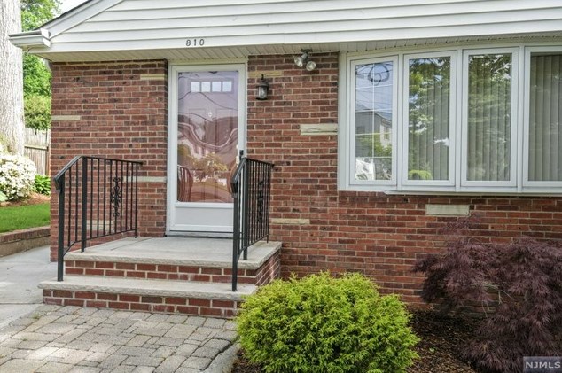 810 Crest Pl, Westwood, NJ 07676