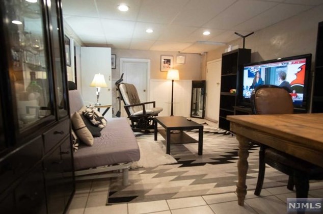 3 Lewis St, Nutley NJ  07110-3345 exterior