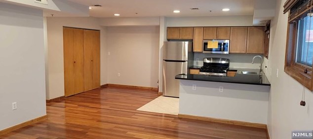 2903 Summit Ave, Union City, NJ 07087