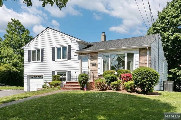 68 Mountainview Dr, Clifton, NJ 07013-1414