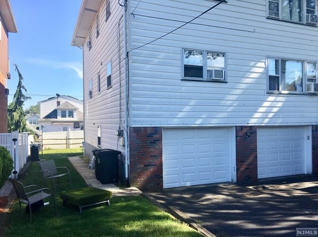154 Lee St, Elmwood Park, NJ 07407