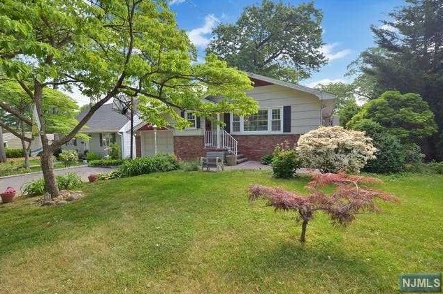 362 Cornell St, Wyckoff, NJ 07481-3157