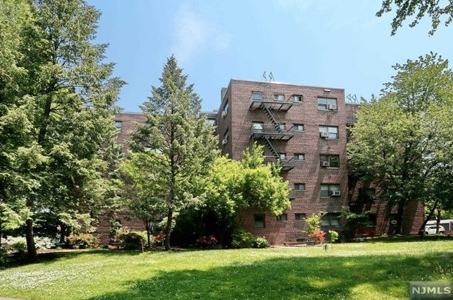3060 Edwin Ave #5c, West Fort Lee, NJ 07024