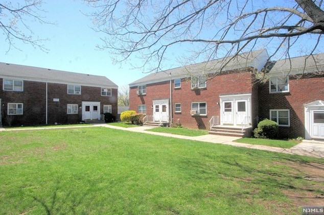 461 Heath Pl, Hackensack, NJ 07601-1437