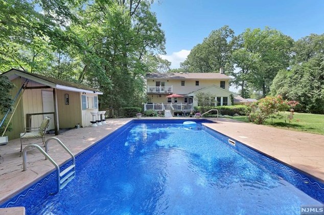 431 Mountain Ave, Westwood, NJ 07676
