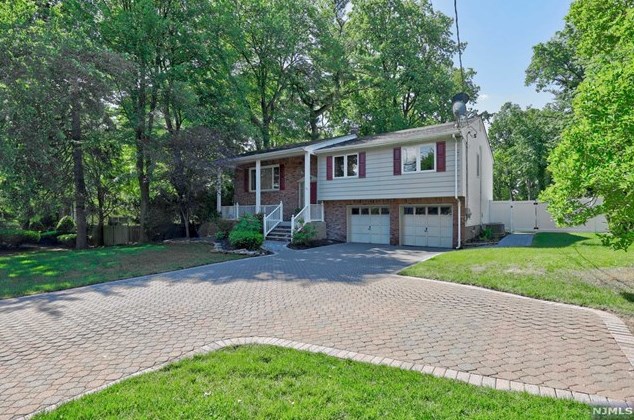 1049 Oradell Ave, Oradell, NJ 07649