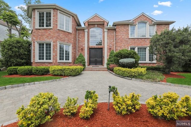 594 Floyd St, Englewood, NJ 07632