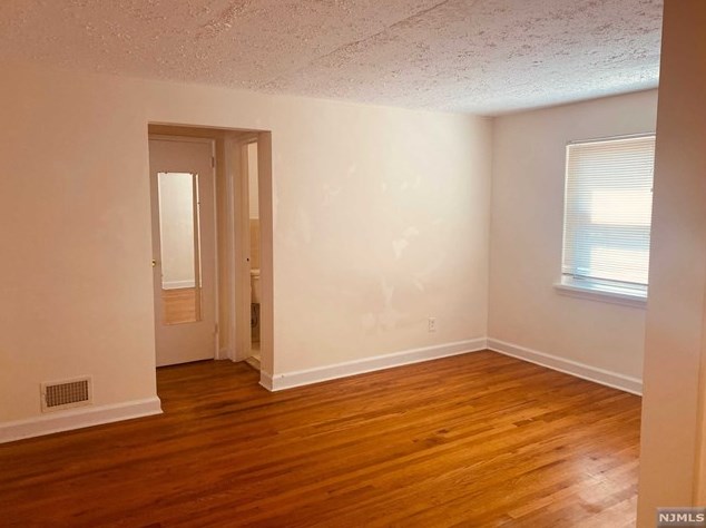 55 W Homestead Ave #1b, Palisades Park, NJ