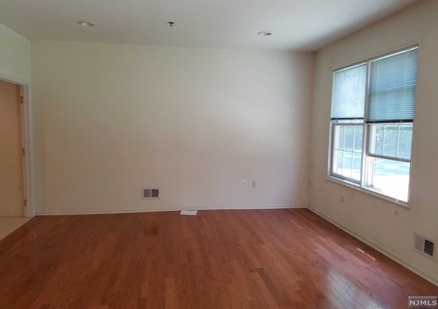37 Birch St, Ridgefield Park, NJ 07660