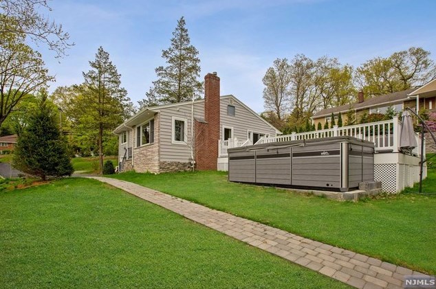 228 E Clinton Ave, Tenafly, NJ 07670