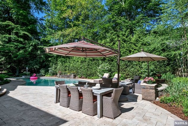 39 Brownstone Way, Upper Saddle River, NJ 07458