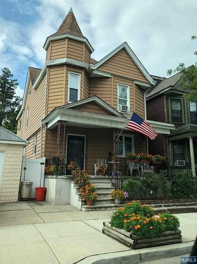 1 Cooper Pl, Union City, NJ 07086
