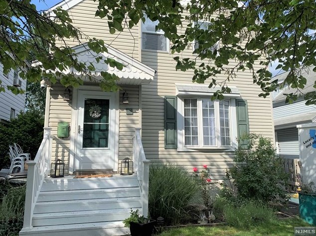 113 Autumn St, Lodi, NJ 07644-3131