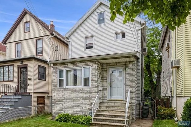 345 Weart Ave, Lyndhurst, NJ 07071