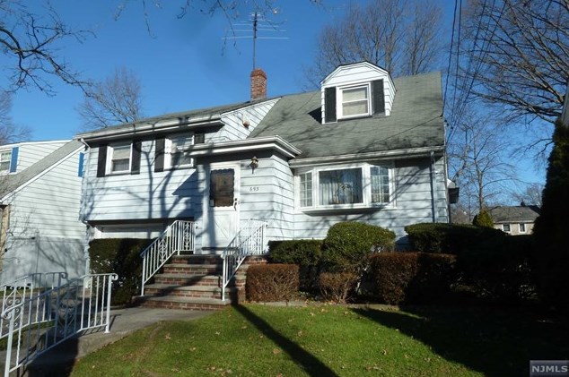693 Elite Ct, Ridgefield, NJ 07657