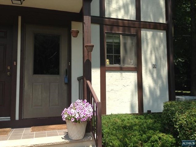612 Mark Twain Way, Mahwah, NJ 07430